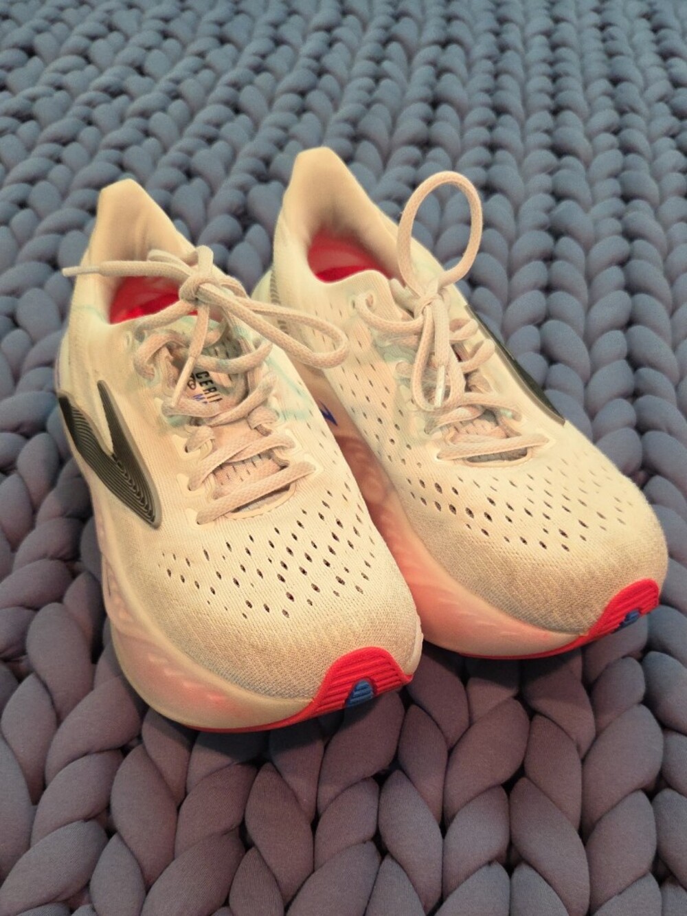 Glycerin Max White, Gray and Pink Breathable Women's Running Sneakers